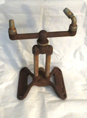 ANTIQUE RAIN KING MODEL H-1 CAST IRON ROTATING SPRINKER - CHICAGO U.S.A Cover