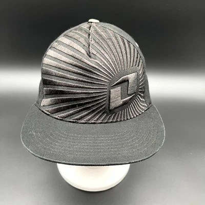 Boné de beisebol Yupoong masculino S-M preto acrílico bordado elástico FlexFit - Imagem 1 de 4