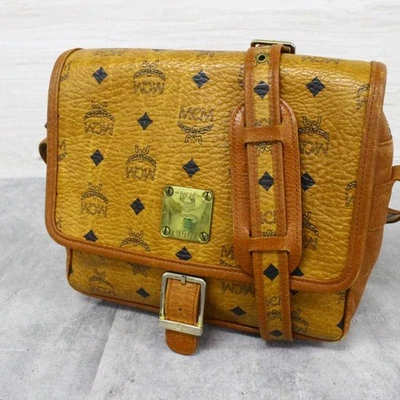 Bolso de Hombro MCM Visetos Dorado Informal Para Mujer Usado De Japón Foto 1 de 4