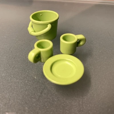 Playmobil Geschirr 1 Teller 2 Tassen 1 Eimer grün Zubehör Ersatzteil - Bild 1 von 2