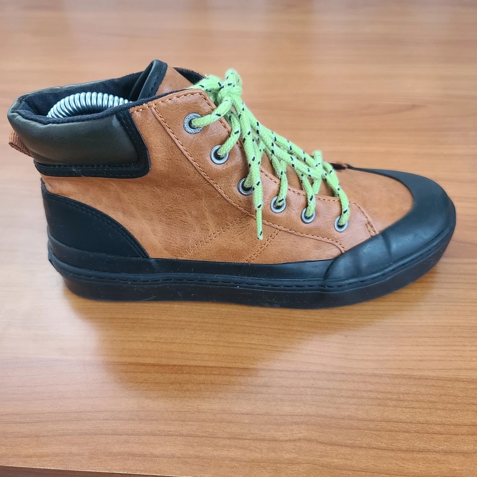 Old Navy Kids Shoe Boots Youth Boys  Lace Up Tan Faux Leather Black Rubber Sz 4 - Image 1 of 4