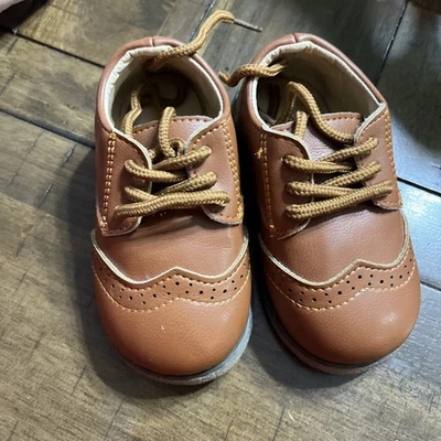 Zapatos de vestir Meckior para niños pequeños talla 5 Foto 1 de 4
