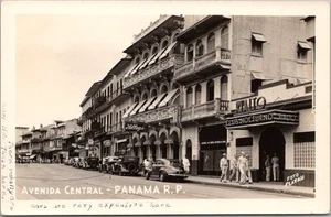 Foto real vintage de Panamá de los años 40 postal RPPC "AVENIDA CENTRAL" escena callejera - Imagen 1 de 2