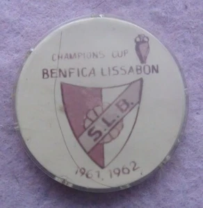 Old plastic pin Benfica, Portugal, winner 1961, 1962 - Picture 1 of 2