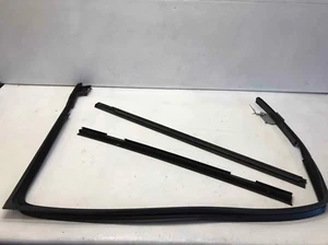 2004 GMC ENVOY Front Door Weather Stripping Rubber Seal Driver Left LH Used - Picture 1 of 12