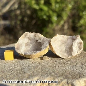 Cracked Quartz Geode - Authentic Spiritual Healing Crystal Mineral Stone - Picture 1 of 1