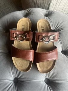 Naot Brown Leather Sandal With gold Chain Ornament Comfy European 38 Us 7.5 - Picture 1 of 5