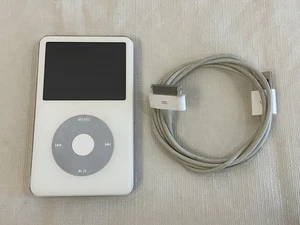 Apple iPod Video Classic 5.5 Gen Bianco 30GB MA444LL - Testato - Foto 1 di 9