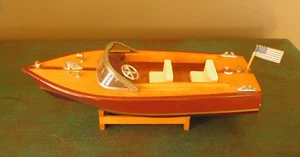 VINTAGE WOOD CHRIS CRAFT STYLE BOAT MODEL on STAND / GREAT CONDITION and DETAILS - Picture 1 of 17