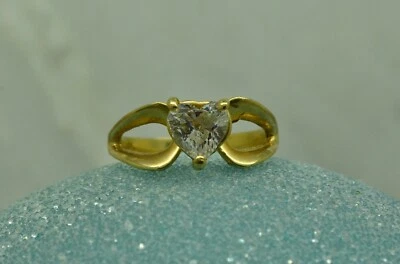 Anillo solitario de circonitas cúbicas corte corazón oro amarillo 14K talla 8,25 Foto 1 de 4