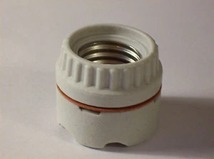 ANELLO 2 PEZZI PORCELLANA TIPO LAMPADA BASE STANDARD PRESA PARTE NUOVA 30513J - Foto 1 di 3