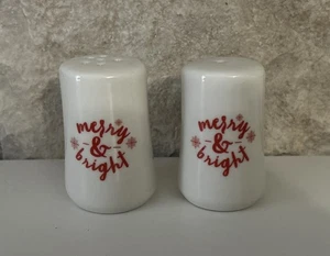 Weihnachten Merry & Bright Salz & Pfefferstreuer Set weiß Keramik Gartner Studios - Bild 1 von 4