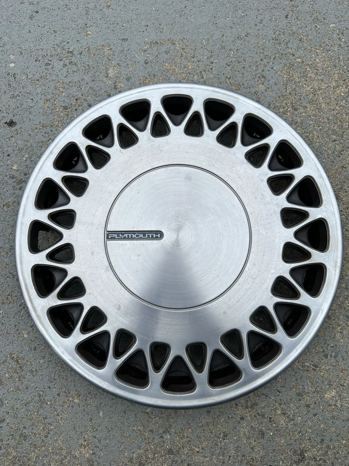 Один металлический колпак колеса 91-93 Plymouth Grand Voyager 15 дюймов 4684028 - Изображение 1 из 4