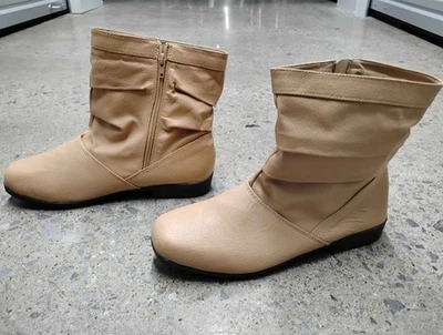 BEACON 浅棕色皮革懒人靴 毛绒 人造毛皮衬里 尺寸 9M — 第 1/4 张图片