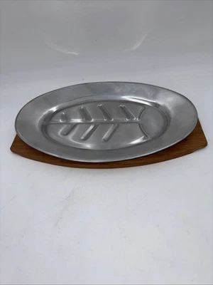 8 件老式家居用品铝制牛排 Fajita Sizzling Platters 木制底座 — 第 1/4 张图片