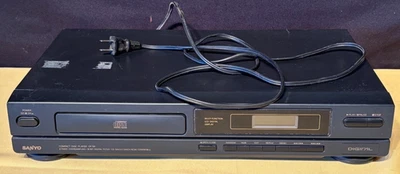 Reproductor de CD de disco compacto digital con pantalla LCD multifunción Sanyo CP791 - sin control remoto Foto 1 de 4