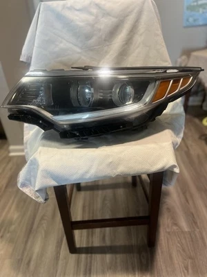Faro izquierdo halógeno KIA OPTIMA 2016-2018 OEM 92101-D50 Foto 1 de 4