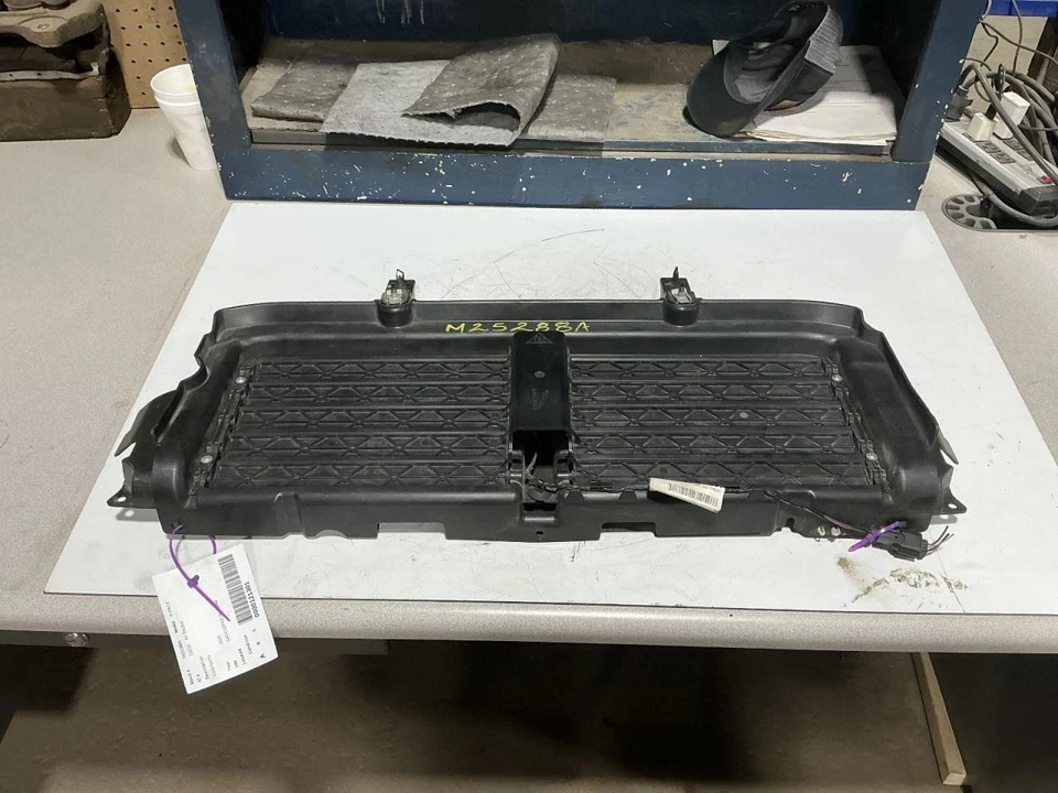 Air Shutter Fits 16-23 JAGUAR XF 834144 - Image 1 of 4