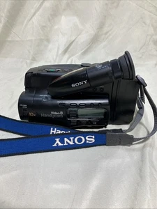Sony HandyCam Video 8 Video Recorder CCD-TR71 Parts Only With NP-68 Battery - Picture 1 of 9