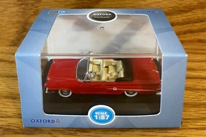 Oxford Diecast Finely Detailed Red 1961 Chrysler Convertible HO Scale 87CC61001 - Picture 1 of 5