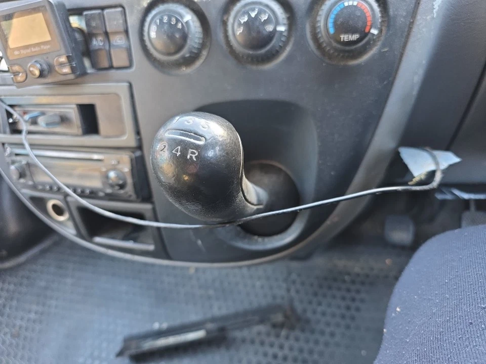 LDV MAXUS LWB EHR VAN 2005-2009 Gearstick  - Image 1 of 4