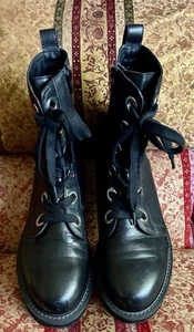 🩷LADIES BLACK LEATHER EYELET BIKER STYLE BOOTS Size 9 UK🩷 - Picture 1 of 6