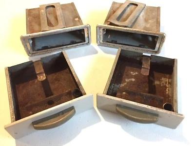 Juego de ceniceros y soportes SAAB MODELO 95 96 1965-1971 ORIGINALES DE FÁBRICA SAAB Foto 1 de 4