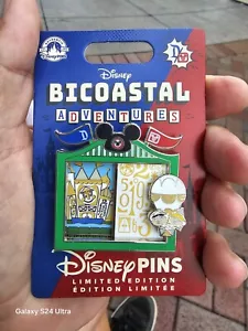 Spilla LE Disney Parks 2024 Bicoastal Adventures It's A Small World - Foto 1 di 2