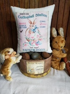 CUSCINO VINTAGE SHABBY PRIMITIVO STILE VITTORIANO CONIGLIO CONIGLIETTO UOVA DI PASQUA CESTO - Foto 1 di 7