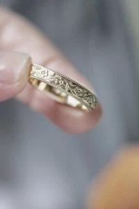 14K Gold Floral Engraved Wedding Band Stackable Jewelry Flower Pattern Ring - Picture 1 of 10