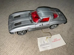 Franklin Mint 1963 Chevrolet Corvette Split Window Coupe Silver 1:24 - Picture 1 of 24