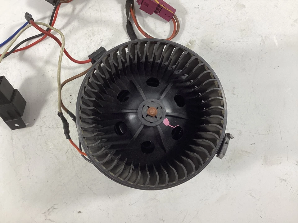 Mercedes-Benz E300 2009-2016 motor soplador y ventilador 2128200708 OEM. Foto 1 de 4