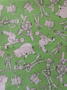 Ein halber Meter Disney Toy Story Figuren 100% Baumwollstoff Nähen/Quilten - Bild 1 von 3