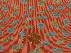 BAUMWOLLE QUILTEN NÄHEN STOFF METERWARE BLAUE BLUMEN AUF ROT BG - Bild 1 von 1