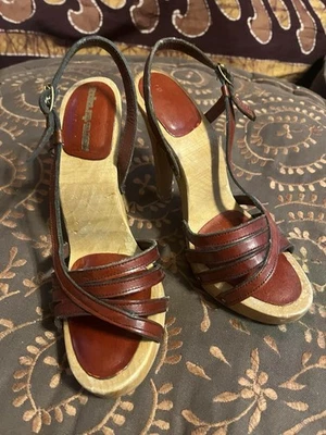 Tacones Baretraps vintage talla 5 cuero marrón/madera con tiras Foto 1 de 4