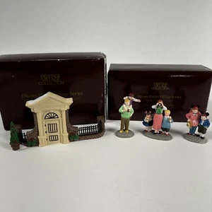 Departamento 56 Disney Parks Village Lote 2 Antigüedades Puerta Disney Familia con Cajas - Imagen 1 de 18