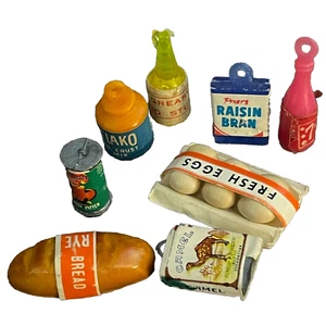 CASA DE MUÑECAS MINIATURA VINTAGE MARCA COMIDA/DIJES CIGARRILLOS CAMELLO 7UP RAISEN - Imagen 1 de 4