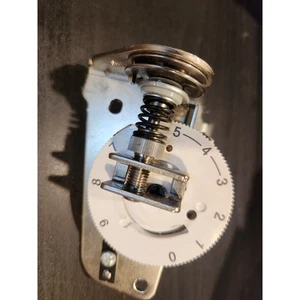 Máquina de coser Brother CS6000i conjunto de tensión de hilo superior genuino OEM - Imagen 1 de 2