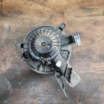 Ventilador de motor soplador trasero 09-12 Chevy Traverse 07-12 GMC Yukon Acadia 880188007 Foto 1 de 4