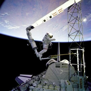 Astronaut Jerry L. Ross (RMS) (ACCESS) Atlantis EVA Spacewalks 12X12 PHOTOGRAPH - Picture 1 of 1