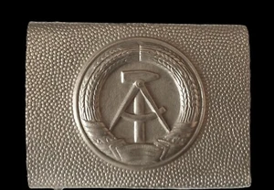 Fibbia militare tedesca anni '70 / '80 DDR - Foto 1 di 4