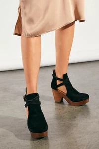 NEW FREE PEOPLE Sz 37.5 7.5 CEDAR CLOG IN TAUPE BLACK SUEDE - Picture 1 of 3