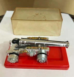 VINTAGE ITALY GT MINIATURE CAST IRON SPRING ACTION CAP CANNON ORIGINAL BOX - Foto 1 di 8