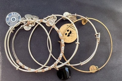 Lote de 5 pulseras y dijes Alex and Ani buenos tonos cobre plata bronce Foto 1 de 4