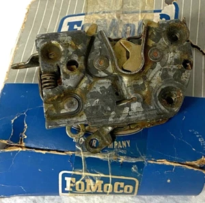NOS 82,3,4,5,6 FORD ESCORT,MERCURY LYNX DOOR LATCH ASSEMBLY,RH,PASSENGER SIDE,19 - Picture 1 of 4