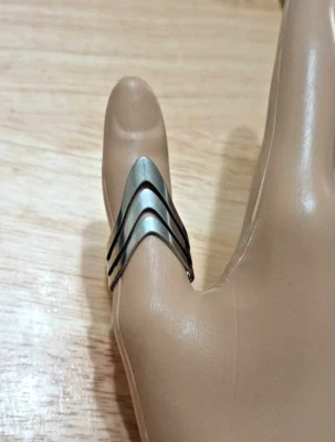 Anillo / Anillos de dedo de acero inoxidable geométricos huecos para mujer talla 8 y 10 Foto 1 de 4