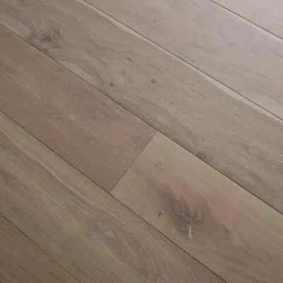 Suelo de madera de ingeniería engrasado de roble Iceberg Eco Range 32,99 m2 £ Foto 1 de 2