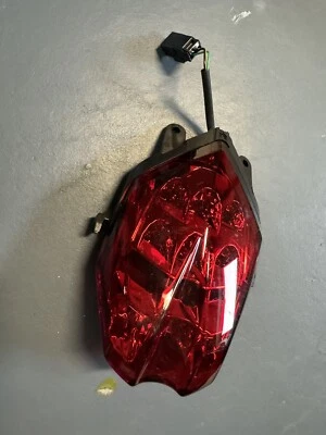 Luz trasera triple Triumph Street 2013-2017 Foto 1 de 2