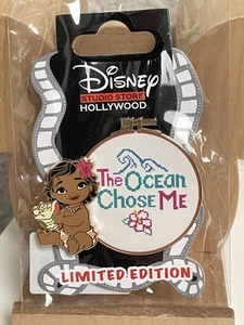 Disney DSSH DSF Baby Moana "The Ocean Chose Me" Kreuzstich LE 400 Pin - Bild 1 von 2