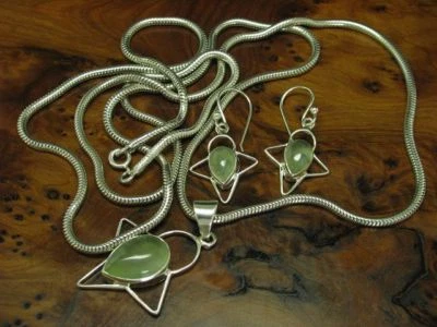 925 Argento Sterling Set Gioielli con Peridoto Ricoperto/Catena + Rimorchio & - Immagine 1 di 3